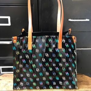 Dooney and Bourke logo tote